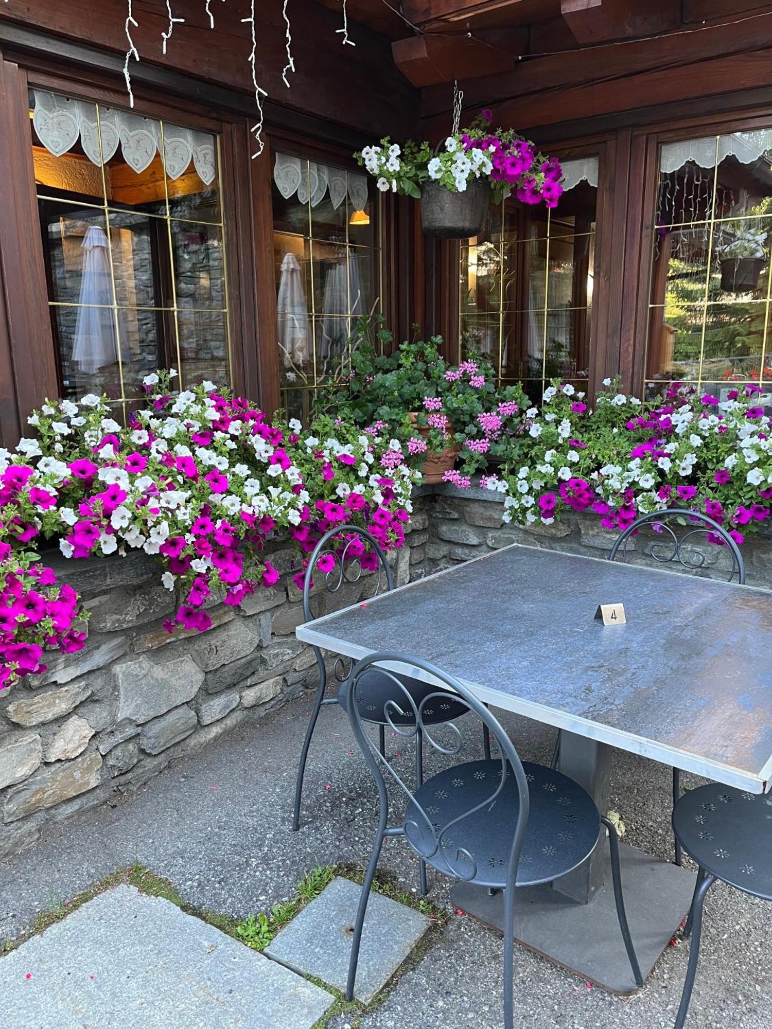Hotel Coeur Du Village La Thuile Luaran gambar